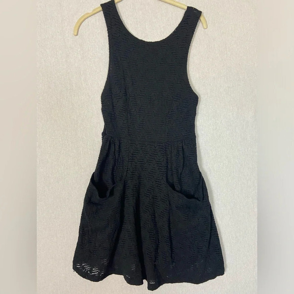 Free People black  lace overlay pocket cut-out mini dress Sz XS - Picture 2 of 14